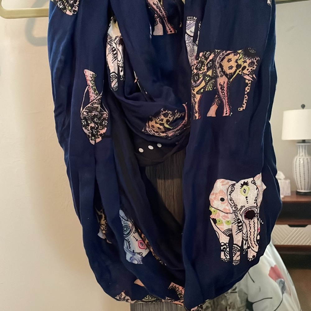 Infinity Scarf‎